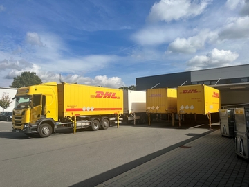 DHL Wechselbrücken werden gebracht und geholt im LZN Hann. Münden